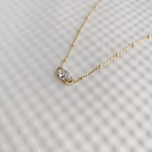 Kendra Scott White Crystal Genevieve Gold Satellite Short Pendant Necklace NEW W - Picture 2 of 4